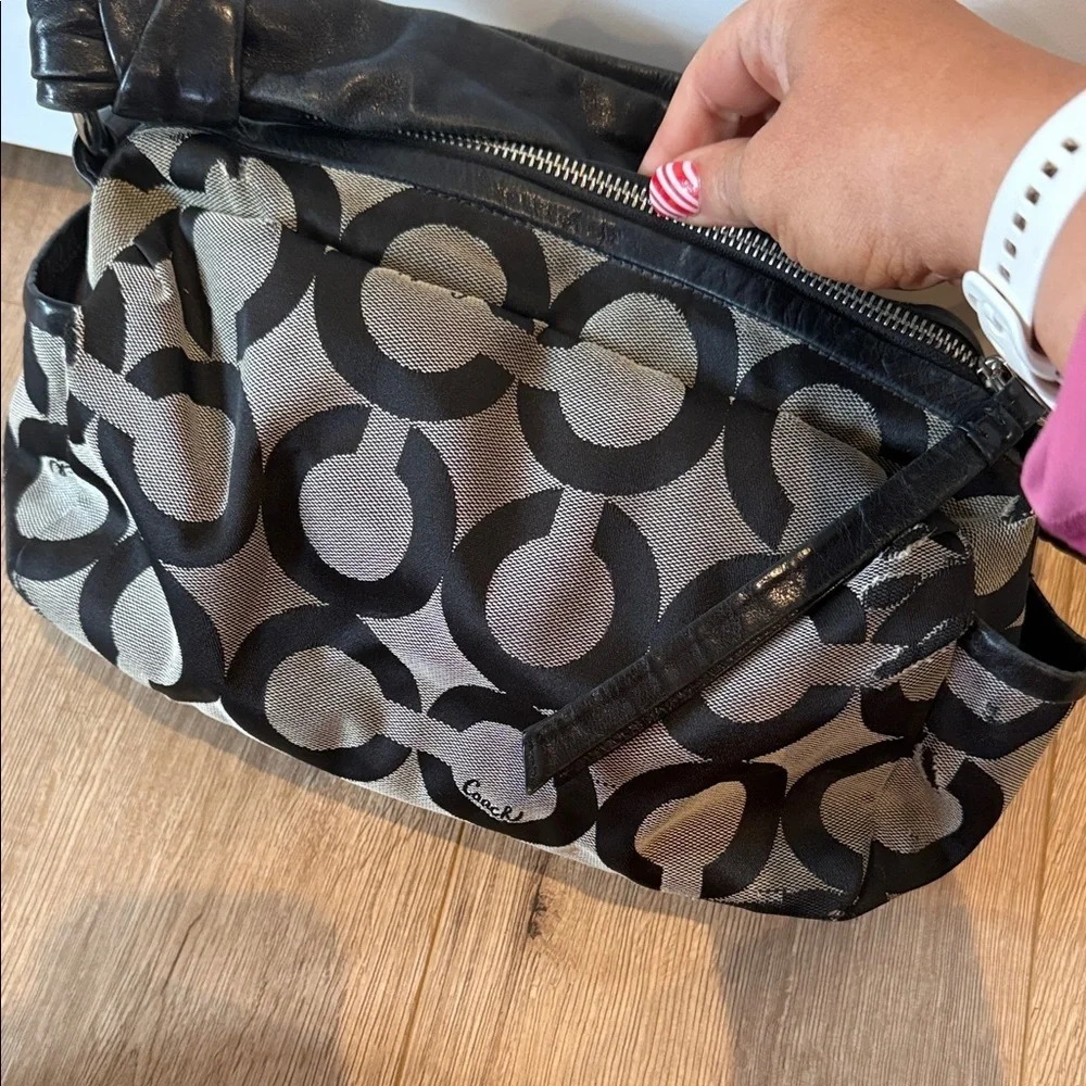 Coach elegant shoulder